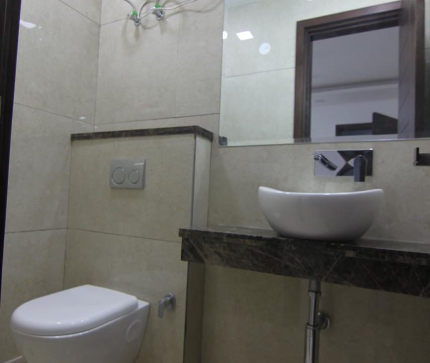 Ready to Move in 3 BHK Builder Floor in Sector 56, Gurgaon Bathroom
