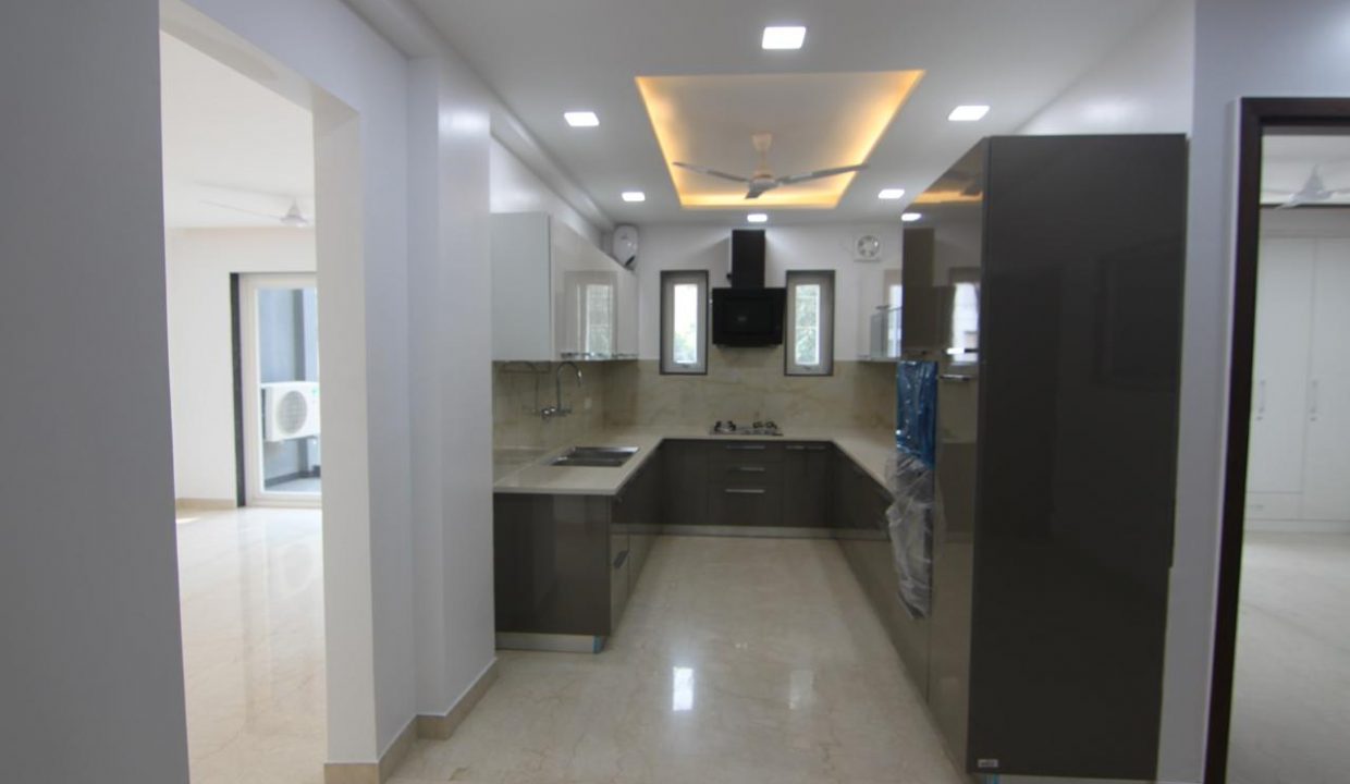 Ready to Move in 3 BHK Builder Floor in Sector 56, Gurgaon Kitchen